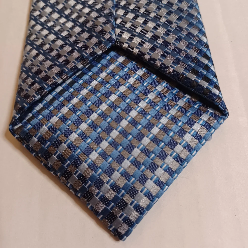 Men's Bespoke Blue Checkered 100%Silk Tie. - Picture 5 of 10